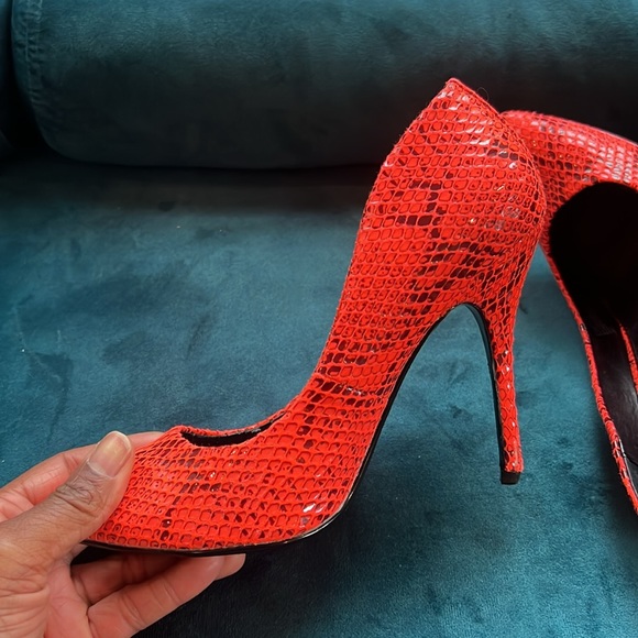 Steve Madden Snake Print Heels - Picture 3 of 7